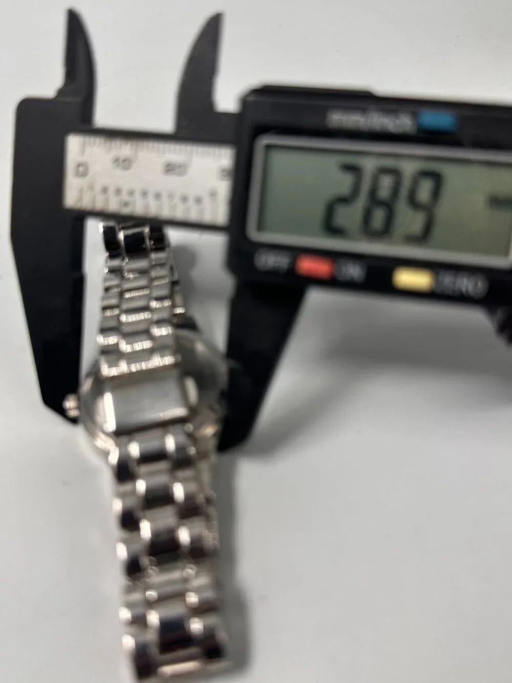 3/$30 Womens Clear Rhinestone Bezel Watch Silver Tone White Dial 28MM 8